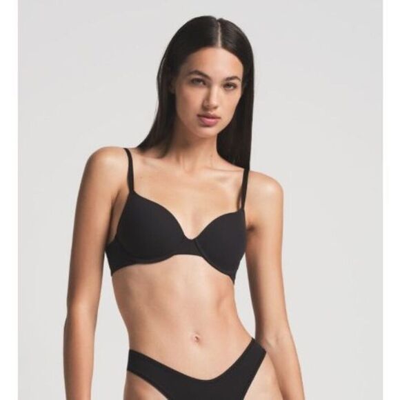 Skims Black Fits Everybody T-Shirt Bra - Picture 2 of 4